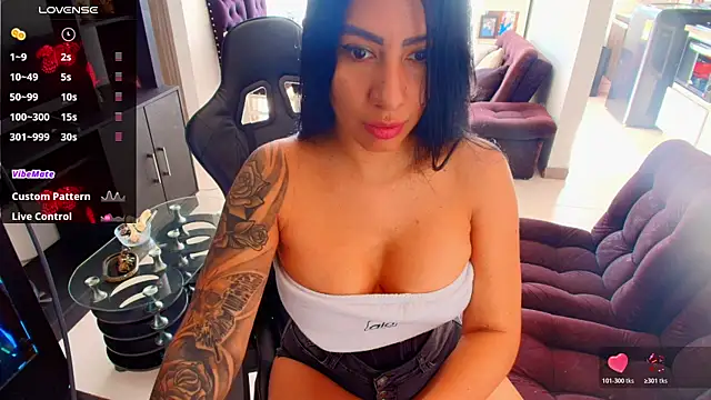 Snapshot of Pamela-fit chatting on 06/27/26, 02:01 Pamela-fit online show from 06/27/26, 02:01
