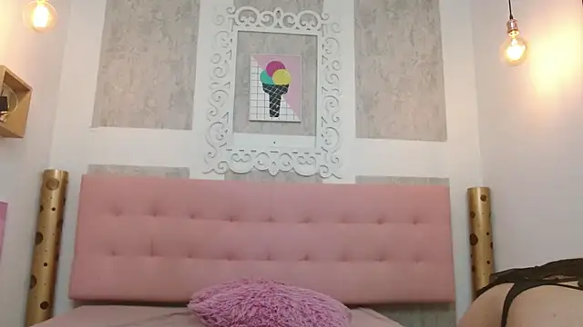 Snapshot of Cloeandtyfanny chatting on 03/10/25, 03:23 Cloeandtyfanny online show from 03/10/25, 03:23