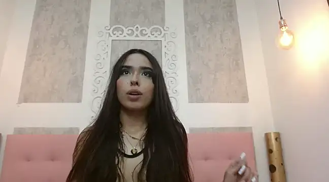 Snapshot of Cloeandtyfanny chatting on 03/03/25, 09:34 Cloeandtyfanny online show from 03/03/25, 09:34