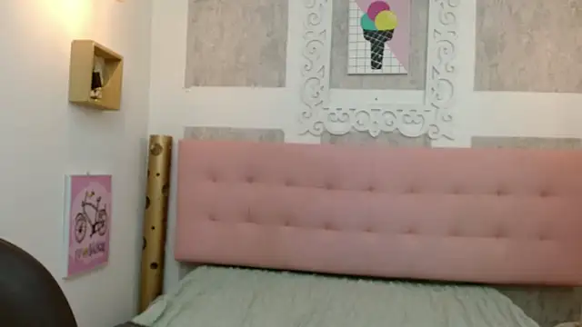 Snapshot of Cloeandtyfanny chatting on 03/07/25, 08:34 Cloeandtyfanny online show from 03/07/25, 08:34