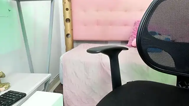 Cloeandtyfanny online show from 11/12/25, 08:45