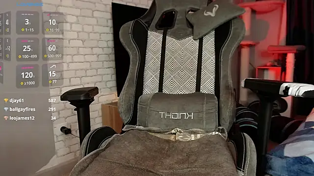 Snapshot of LeoPaulini chatting on 12/25/24, 02:45 LeoPaulini online show from 12/25/24, 02:45