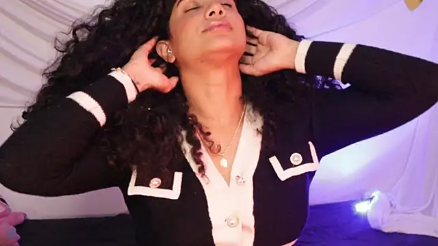 Mysensualbrunette1 online show from 03/01/25, 05:52