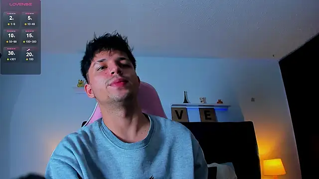 Snapshot of Issac_james_ chatting on 10/15/25, 04:22 Issac james online show from 10/15/25, 04:22