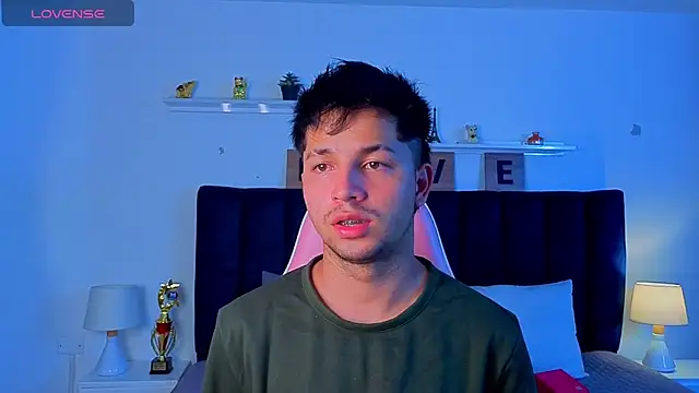 Issac james  online show from 04/15/26, 03:34