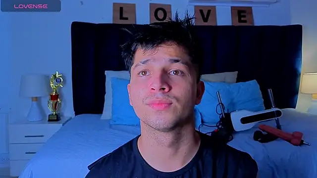 Issac james  online show from 04/11/26, 02:52