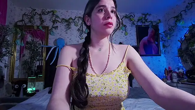 Snapshot of Elizabeth77_ chatting on 03/17/25, 10:27 Elizabeth77 online show from 03/17/25, 10:27
