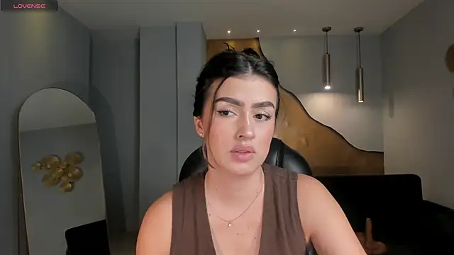 Snapshot of PaulinaSantos_ chatting on 05/21/26, 06:27 PaulinaSantos online show from 05/21/26, 06:27