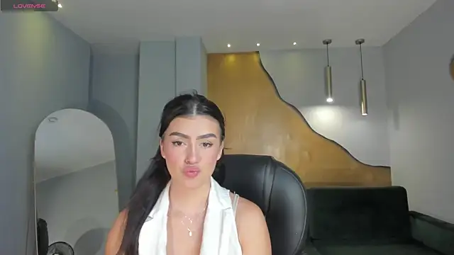 Snapshot of PaulinaSantos_ chatting on 05/19/26, 07:43 PaulinaSantos online show from 05/19/26, 07:43