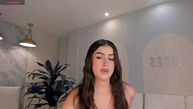 Snapshot of PaulinaSantos_ chatting on 04/21/26, 07:09 PaulinaSantos online show from 04/21/26, 07:09