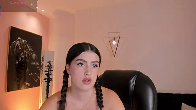 Snapshot of PaulinaSantos_ chatting on 07/10/26, 07:47 PaulinaSantos online show from 07/10/26, 07:47