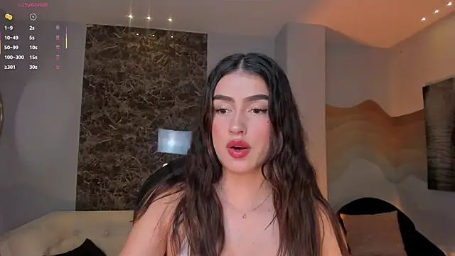 Snapshot of PaulinaSantos_ chatting on 05/28/26, 08:04 PaulinaSantos online show from 05/28/26, 08:04