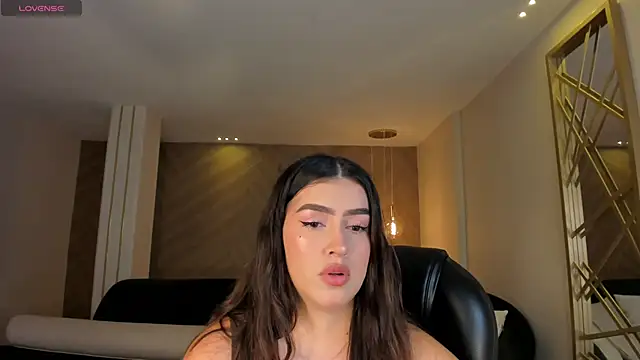 Snapshot of PaulinaSantos_ chatting on 06/11/26, 08:17 PaulinaSantos online show from 06/11/26, 08:17