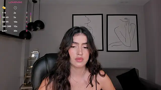 Snapshot of PaulinaSantos_ chatting on 06/04/26, 07:07 PaulinaSantos online show from 06/04/26, 07:07