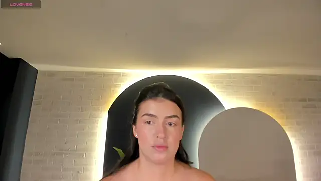 Snapshot of PaulinaSantos_ chatting on 04/19/26, 05:14 PaulinaSantos online show from 04/19/26, 05:14