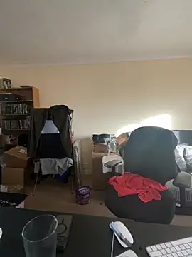 Snapshot of LondonTeffy chatting on 11/20/25, 10:05 LondonTeffy online show from 11/20/25, 10:05