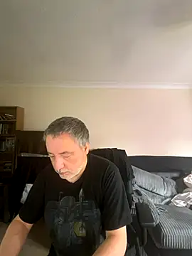 Snapshot of LondonTeffy chatting on 10/10/25, 10:05 LondonTeffy online show from 10/10/25, 10:05