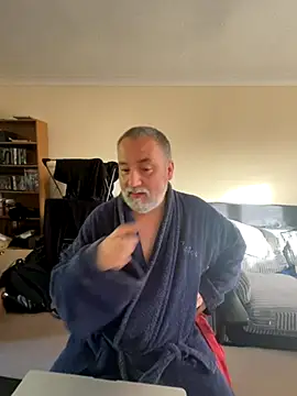 Snapshot of LondonTeffy chatting on 11/13/25, 10:08 LondonTeffy online show from 11/13/25, 10:08