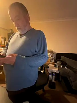 Snapshot of LondonTeffy chatting on 11/04/25, 10:24 LondonTeffy online show from 11/04/25, 10:24