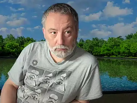 Snapshot of LondonTeffy chatting on 12/22/25, 12:27 LondonTeffy online show from 12/22/25, 12:27