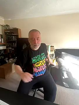 Snapshot of LondonTeffy chatting on 10/24/25, 09:08 LondonTeffy online show from 10/24/25, 09:08