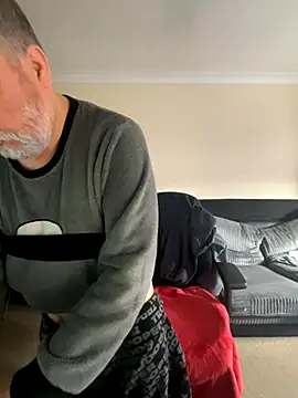 Snapshot of LondonTeffy chatting on 11/21/25, 10:14 LondonTeffy online show from 11/21/25, 10:14