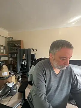 Snapshot of LondonTeffy chatting on 10/02/25, 10:29 LondonTeffy online show from 10/02/25, 10:29