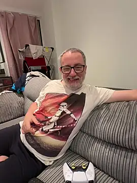 LondonTeffy online show from 06/30/26, 09:04