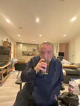 Snapshot of LondonTeffy chatting on 02/12/26, 10:09 LondonTeffy online show from 02/12/26, 10:09