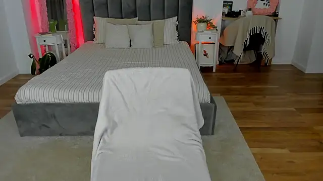 Fancy Jenn online show from 11/13/25, 08:24