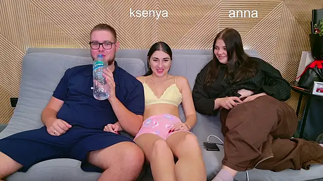 Ksenny online show from 10/24/25, 10:25