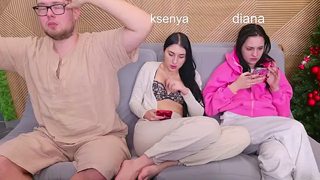 Snapshot of Ksenny chatting on 12/22/25, 04:23 Ksenny online show from 12/22/25, 04:23