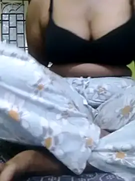 Tamilpriya46 online show from 10/21/25, 04:50