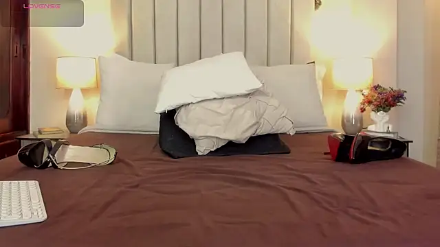 romina-brunette online show from 03/10/26, 01:26