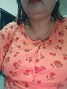 Snapshot of Dianaa9 chatting on 06/07/26, 06:51 Dianaa9 online show from 06/07/26, 06:51