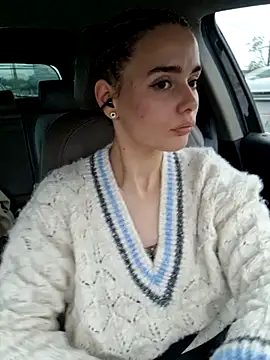 SophieCharm online show from 11/26/25, 12:16