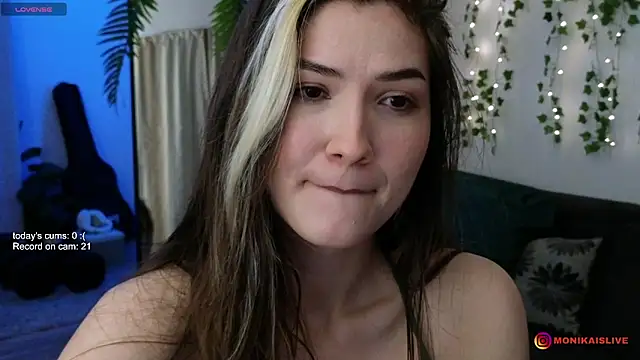 Snapshot of monikavenom chatting on 02/07/26, 05:15 monikavenom online show from 02/07/26, 05:15