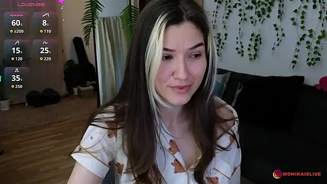 Snapshot of monikavenom chatting on 05/14/26, 02:52 monikavenom online show from 05/14/26, 02:52