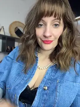 victoirenextdoor online show from 04/12/26, 03:48