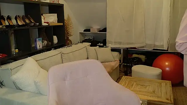 victoirenextdoor online show from 02/15/26, 05:23