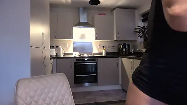 Snapshot of SweetMonicaUK chatting on 11/24/25, 09:20 SweetMonicaUK online show from 11/24/25, 09:20