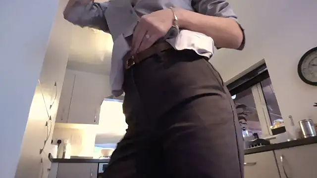 Snapshot of SweetMonicaUK chatting on 11/27/25, 10:27 SweetMonicaUK online show from 11/27/25, 10:27