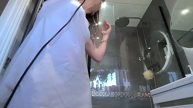 SweetMonicaUK online show from 03/05/26, 10:23