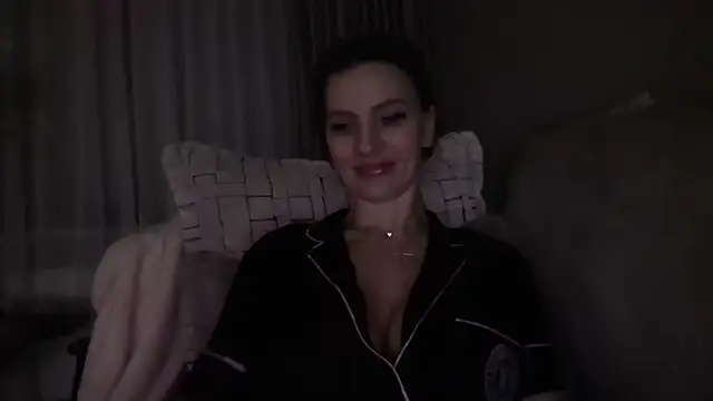 SweetMonicaUK online show from 01/12/26, 09:52