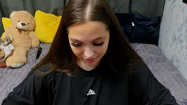 Nicole Vvinson online show from 11/19/25, 04:23