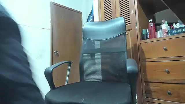 Snapshot of JasonGray96 chatting on 06/28/26, 04:35 JasonGray96 online show from 06/28/26, 04:35