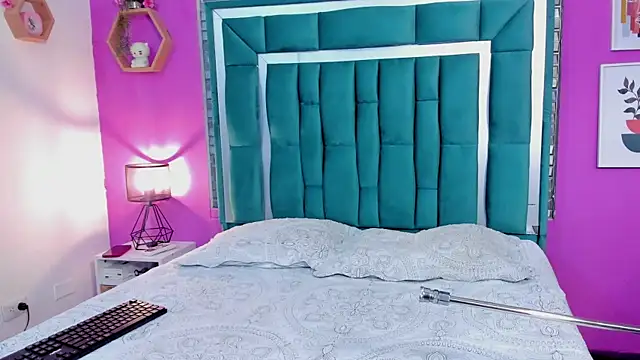 Snapshot of LORENSCOLLINS chatting on 02/26/26, 01:00 LORENSCOLLINS online show from 02/26/26, 01:00