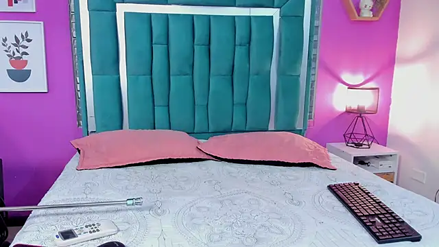 Snapshot of LORENSCOLLINS chatting on 02/20/26, 12:51 LORENSCOLLINS online show from 02/20/26, 12:51