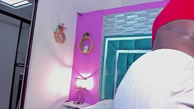 Snapshot of LORENSCOLLINS chatting on 02/14/26, 01:00 LORENSCOLLINS online show from 02/14/26, 01:00