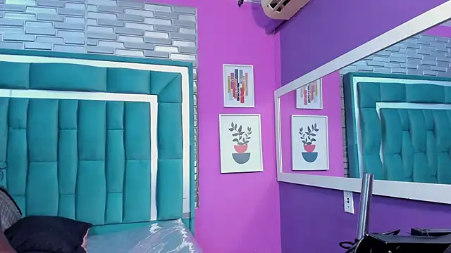 Snapshot of LORENSCOLLINS chatting on 02/23/26, 07:47 LORENSCOLLINS online show from 02/23/26, 07:47